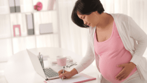 Leia mais sobre o artigo Como organizar a rotina de casa no pré-parto para garantir um pós-parto tranquilo