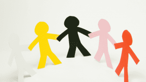 Leia mais sobre o artigo Racismo: 5 atitudes positivas para abordar este assunto com as crianças