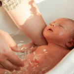 5 dicas para dar banho no recém nascido