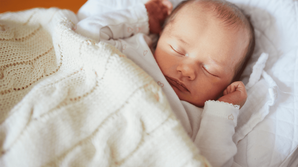 Persuasion world Lubricate A partir de quando o bebê pode dormir com cobertor ou travesseiro? | De Mãe  em Mãe